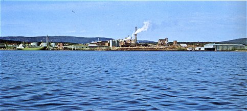 Sulfatfabriken sett från havet